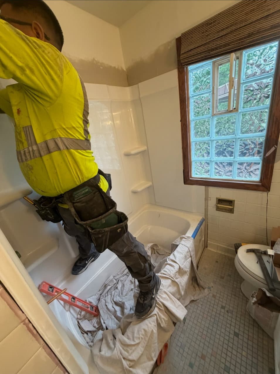 Midwest Bath & Shower contractor removing an old tub surround in a Minneapolis bathroom